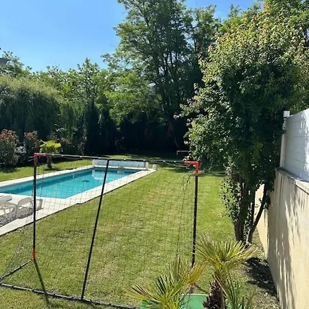 De Avec Piscine Privative Chauffee Holiday home
