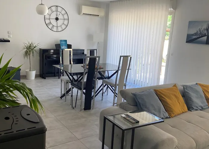 De Avec Piscine Privative Chauffee Saint-Maime